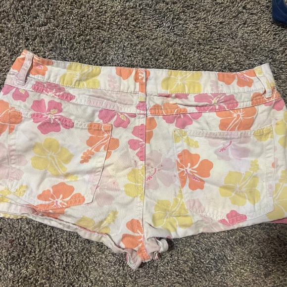 Hibiscus flower short - Picture 2 of 4